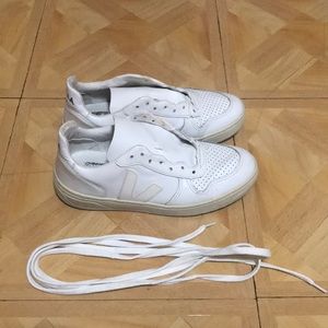 Veja V-10 Leather shoes
